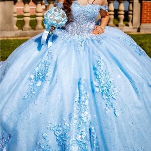 Elegant Blue Ball Gown size S/M beautiful quinceañera dress